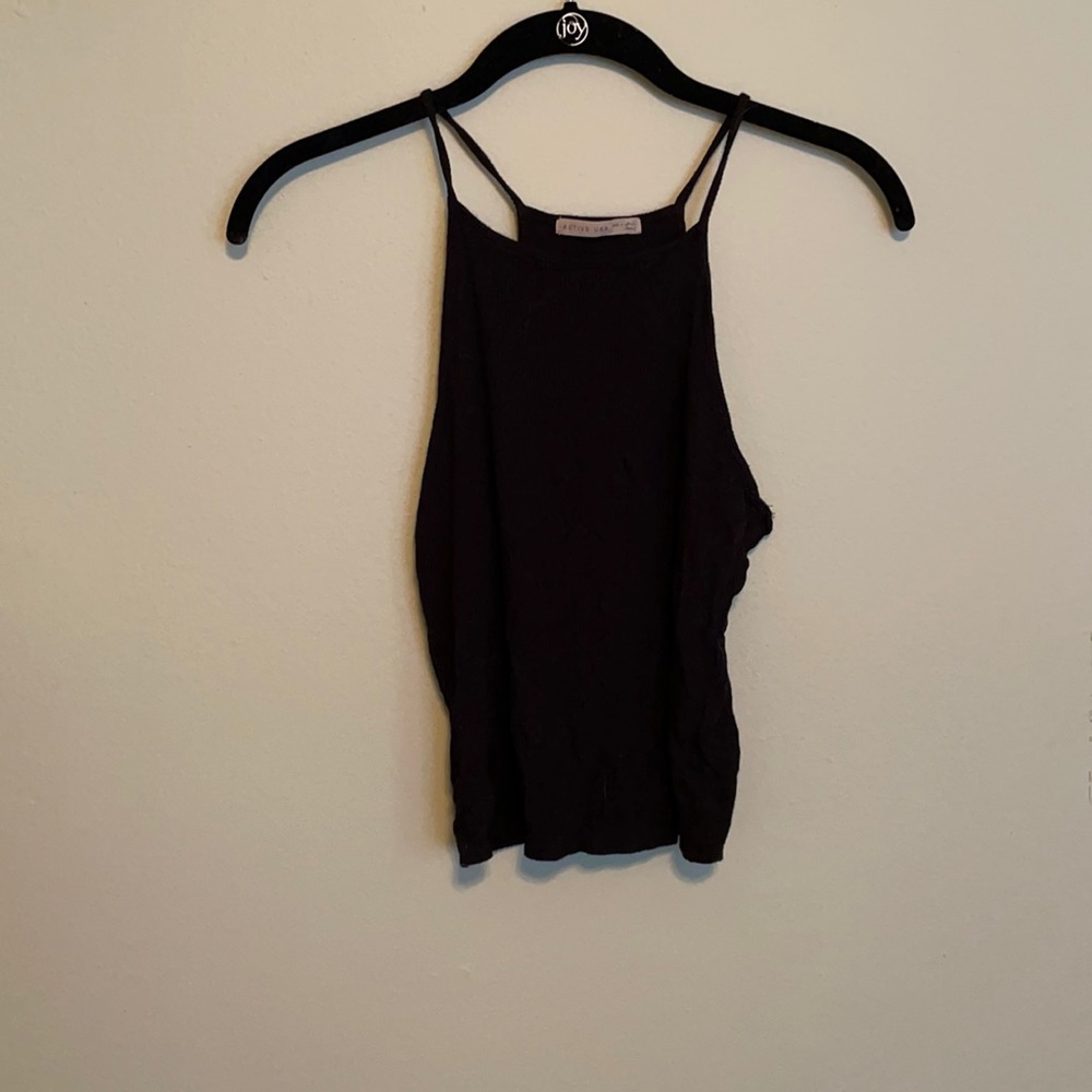 Cropped black tank